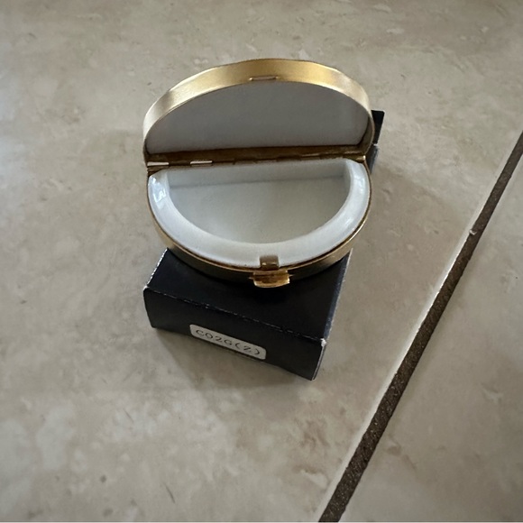 Vintage pill box - Picture 5 of 10